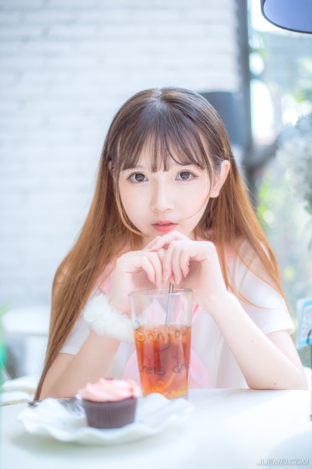 “呵~”孟达摇了摇头，冷笑道：“我对刘璋忠心耿耿，但刘璋荒淫无度，寻访我家时，见我妻子姿色出众，竟起了歹心，数次向我暗示，我孟达虽不是什么好人，却也不能坐以待毙。”